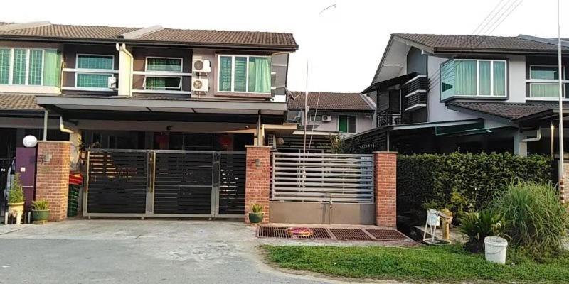 Kelly Homestay Sibu Kültér fotó